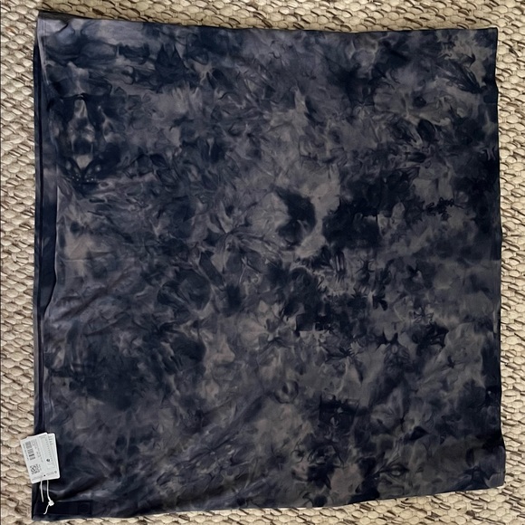 Lululemon customizable snap scarf/ NWT - Picture 1 of 7